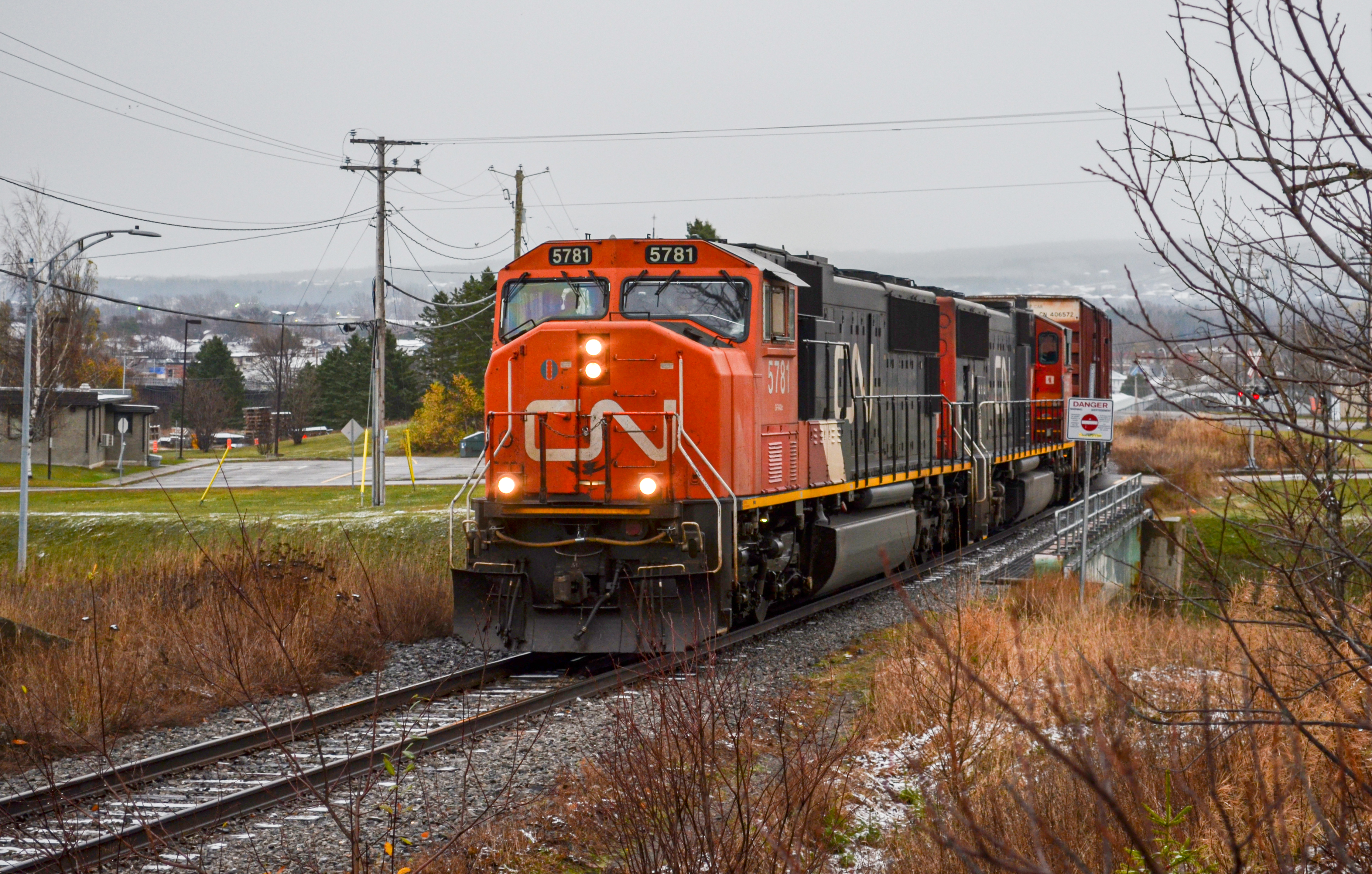 CN 5781 leads 559 at MP 124.62